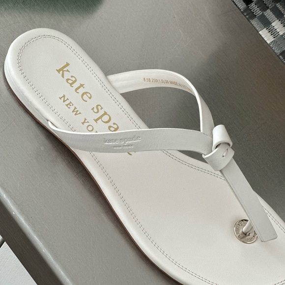 Kate Spade NWT and box KNOTT slide in parchment - Picture 5 of 6